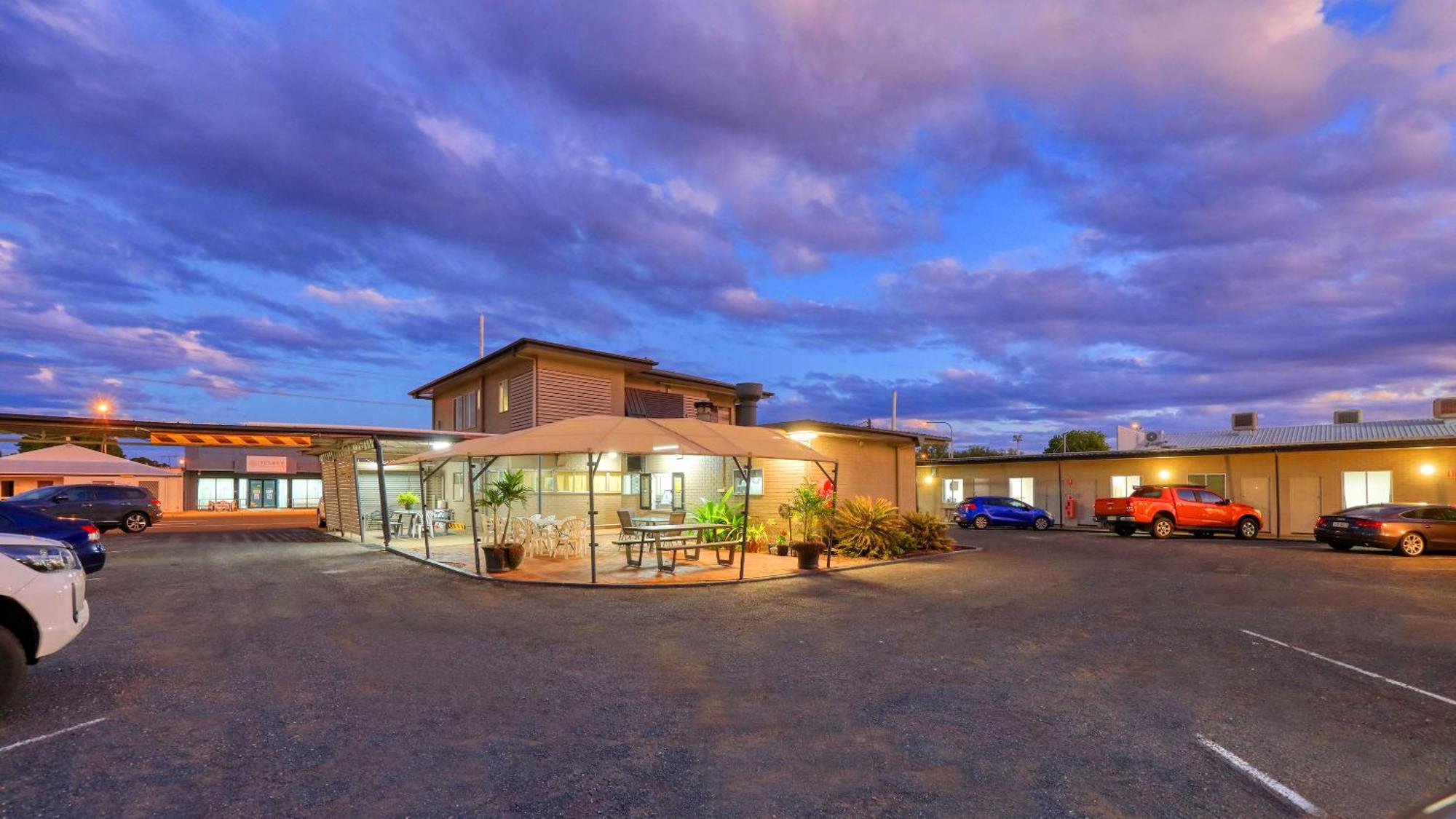 Motel 707 Emerald Exterior foto